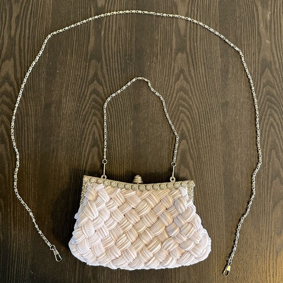 White clutch - Picture 4 of 4